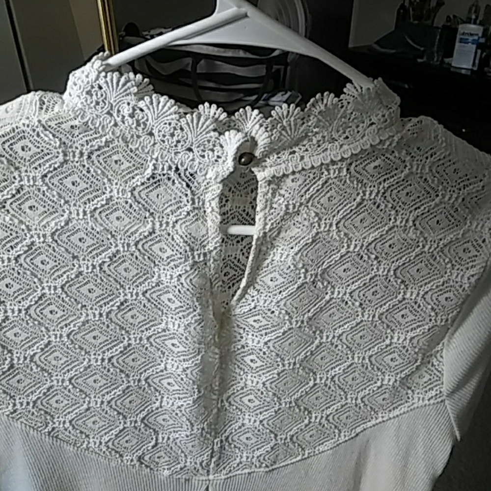 Tops - Picture 4 of 4